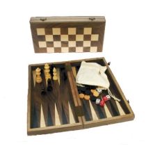 Ξύλινο Τάβλι & Σκάκι Καρυδιά Ταξιδιού 31 Χ 31 cm