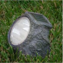 Ηλιακό φωτιστικό σε σχήμα πέτρας