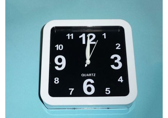 Επιτραπέζιο ρολόι - ξυπνητήρι ευανάγνωστο με δυνατότητα τοποθέτησης και στον τοίχο